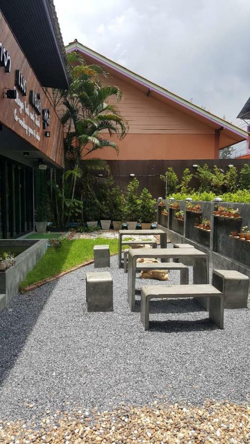 Maya Bed And Food Hostel Čiang Mai Exteriér fotografie